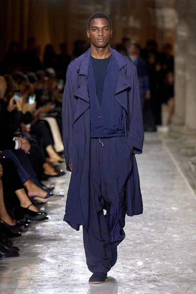 Look 30